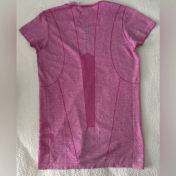 Nike Women’s DRI-FIT Short Sleeve Shirt- Size Medium - Picture 3 of 9